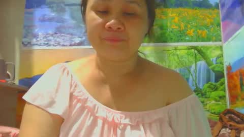 Snapshot of prettynhing chatting on 11-19-25, 03:23 Nhing online show from 11-19-25, 03:23