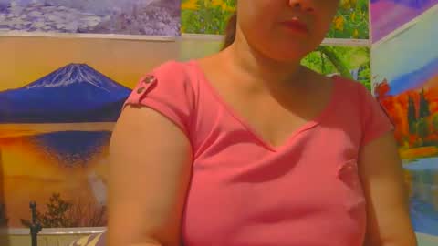 Snapshot of prettynhing chatting on 11-24-25, 12:49 Nhing online show from 11-24-25, 12:49