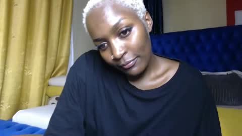 Snapshot of prettyquee chatting on 12-16-25, 11:32 sasha online show from 12-16-25, 11:32