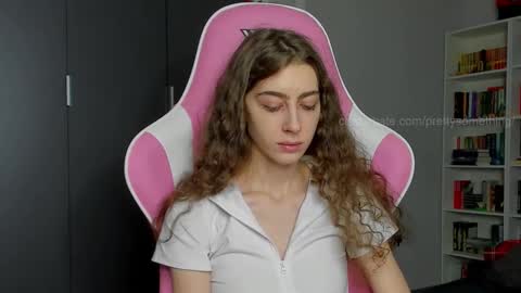 Sophie  next stream will be at Monday  i will wait you guys  online show from 09-18-25, 05:53