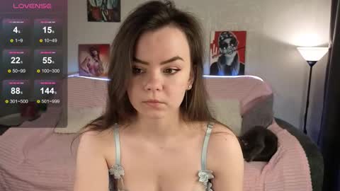 Snapshot of prettyyy_kitty chatting on 12-18-25, 02:06 Kitty online show from 12-18-25, 02:06