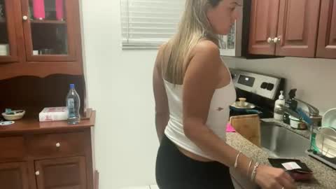 Snapshot of prettyyykittyyy22 chatting on 02-11-26, 10:37 prettyyykittyyy22 online show from 02-11-26, 10:37