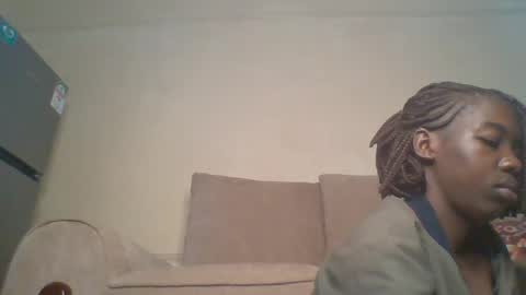 Snapshot of prettyzuzu chatting on 09-22-25, 05:31 prettyzuzu online show from 09-22-25, 05:31