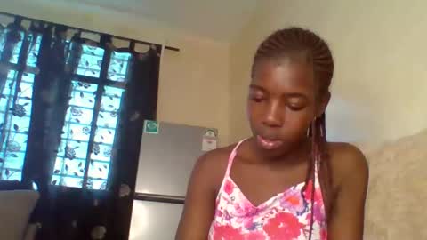 Snapshot of prettyzuzu chatting on 10-20-25, 07:20 prettyzuzu online show from 10-20-25, 07:20