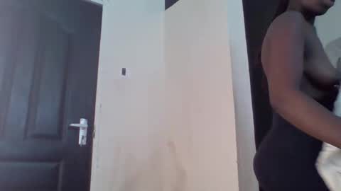 Snapshot of prettyzuzu chatting on 10-21-25, 09:54 prettyzuzu online show from 10-21-25, 09:54