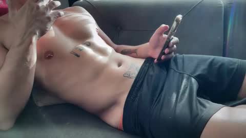 Snapshot of pretwunk chatting on 11-18-25, 12:20 pretwunk online show from 11-18-25, 12:20