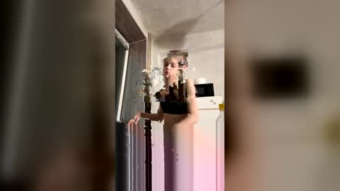 Snapshot of prety_rosa chatting on 12-21-25, 08:05 prety_rosa online show from 12-21-25, 08:05