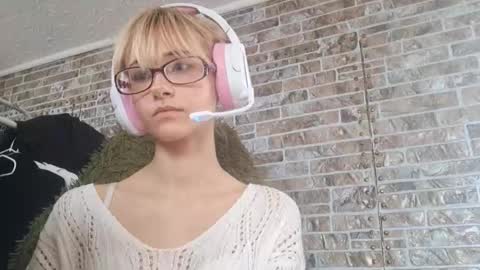 Snapshot of pricillasol chatting on 03-25-26, 09:48 Stella online show from 03-25-26, 09:48