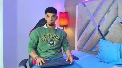 Snapshot of prince_arthur77 chatting on 06-10-26, 01:21 prince_arthur77 online show from 06-10-26, 01:21