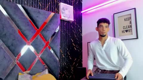 Snapshot of prince_arthur77 chatting on 06-11-26, 01:53 prince_arthur77 online show from 06-11-26, 01:53