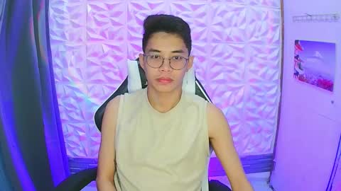 Snapshot of prince_harrison chatting on 11-19-25, 10:48 prince_harrison online show from 11-19-25, 10:48