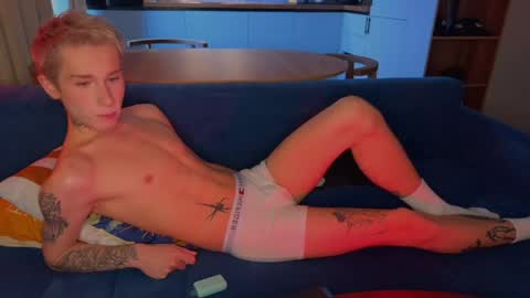 HUNTER LEO KEVIN online show from 04-18-26, 03:32