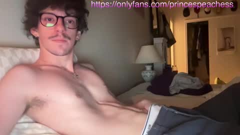 Snapshot of princespeaches chatting on 10-19-25, 02:01 Peaches online show from 10-19-25, 02:01