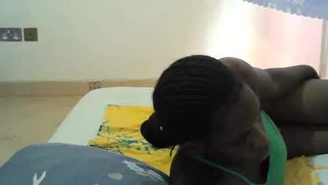Snapshot of princess_cutie chatting on 02-24-25, 11:43 princess online show from 02-24-25, 11:43