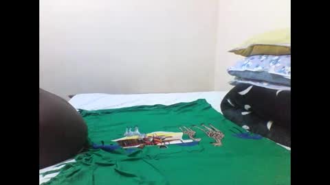 Snapshot of princess_cutie chatting on 09-18-25, 10:06 princess online show from 09-18-25, 10:06