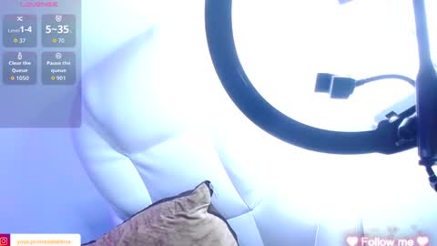 Snapshot of princess_helena_ chatting on 02-05-26, 01:43 princess helena online show from 02-05-26, 01:43