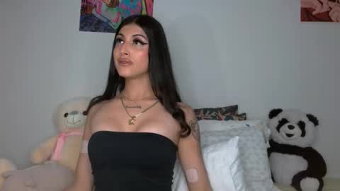 Snapshot of princess_ofyourdreams chatting on 10-31-25, 05:08 Sophie online show from 10-31-25, 05:08