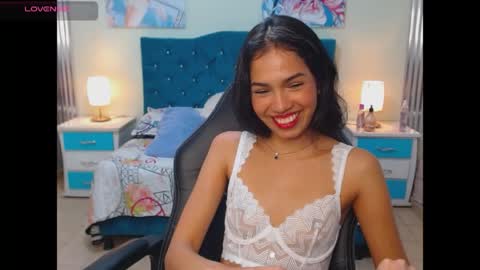 princess_skinny18 online show from 04-01-26, 09:34
