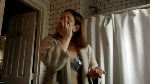 Snapshot of princessannieviolet chatting on 02-21-26, 07:37 Annie Violet online show from 02-21-26, 07:37