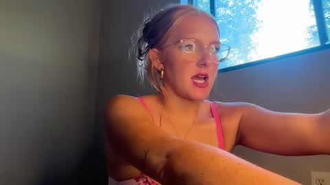 Snapshot of princessari99 chatting on 06-21-26, 11:07 Princess Ari online show from 06-21-26, 11:07