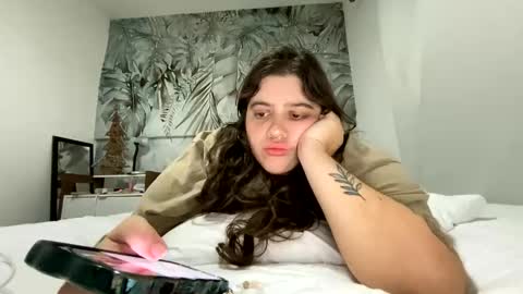 Snapshot of princesslaylaa chatting on 01-08-26, 10:56 princessviccxo online show from 01-08-26, 10:56