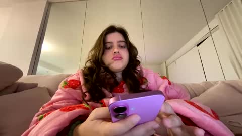 Snapshot of princesslaylaa chatting on 03-12-26, 04:18 princessviccxo online show from 03-12-26, 04:18