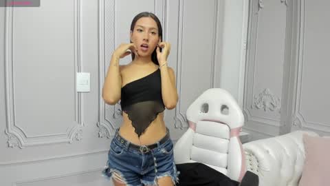 Snapshot of princesslittle_4u chatting on 12-27-24, 11:50 online show from 12-27-24, 11:50