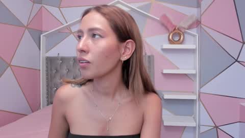 Snapshot of princesslittle_4u chatting on 02-13-25, 04:50 online show from 02-13-25, 04:50