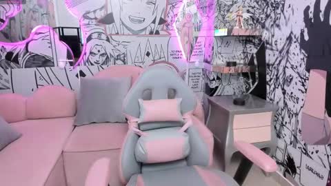 Snapshot of princesslittle_4u chatting on 02-14-25, 10:28 online show from 02-14-25, 10:28