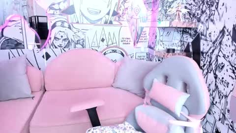 Snapshot of princesslittle_4u chatting on 02-14-25, 04:31 online show from 02-14-25, 04:31