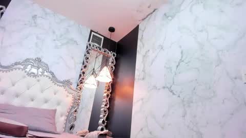 Snapshot of princesslittle_4u chatting on 09-18-25, 11:12 online show from 09-18-25, 11:12