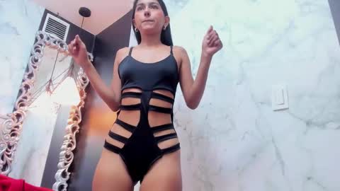 Snapshot of princesslittle_4u chatting on 11-11-25, 10:15 online show from 11-11-25, 10:15