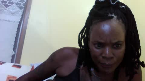 Snapshot of princessmiles2 chatting on 07-05-26, 02:29 phelly online show from 07-05-26, 02:29