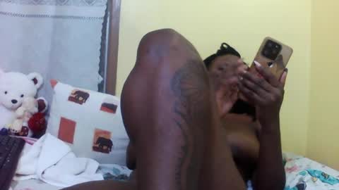Snapshot of princessmiles2 chatting on 07-05-26, 05:20 phelly online show from 07-05-26, 05:20