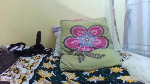 Snapshot of princessmiles2 chatting on 07-16-26, 06:36 phelly online show from 07-16-26, 06:36