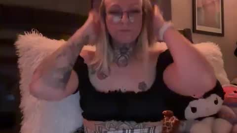 Snapshot of princessp94 chatting on 12-16-25, 02:38 princessp94 online show from 12-16-25, 02:38