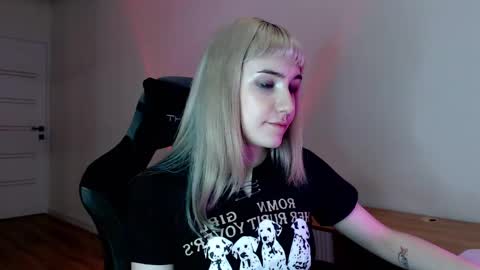 Snapshot of princessshy___ chatting on 02-19-25, 07:38 18 y.o online show from 02-19-25, 07:38