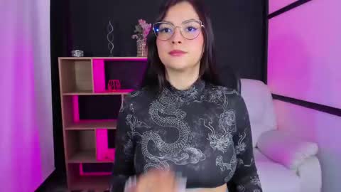 Snapshot of princesstiff_ chatting on 10-26-25, 08:37    online show from 10-26-25, 08:37