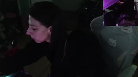 Snapshot of princesstyff chatting on 09-16-25, 11:44 Tyff et Blast online show from 09-16-25, 11:44