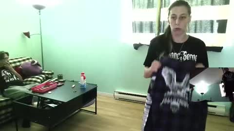 Snapshot of princesstyff chatting on 09-19-25, 03:56 Tyff et Blast online show from 09-19-25, 03:56