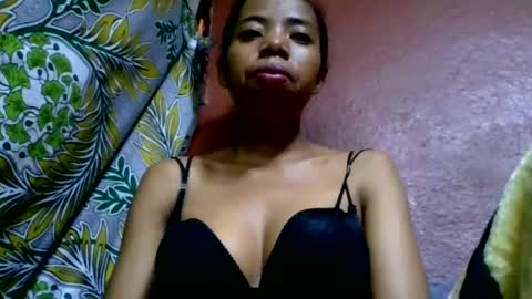 Snapshot of prisca880319 chatting on 06-15-26, 01:02 prisca880319 online show from 06-15-26, 01:02