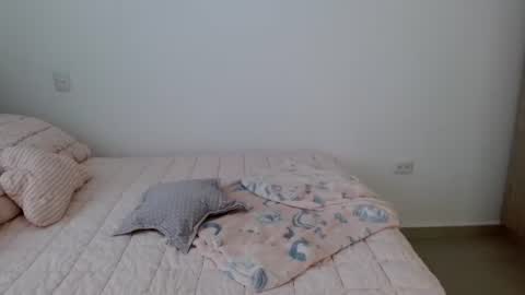 Snapshot of priscila_black chatting on 07-08-26, 08:13 Marcela online show from 07-08-26, 08:13