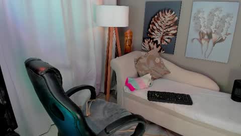 Snapshot of priya_rose chatting on 07-25-26, 05:43 Priya Rose online show from 07-25-26, 05:43