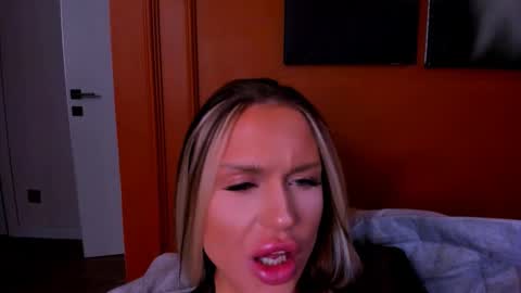 Snapshot of project_barbara chatting on 02-28-25, 06:31 Barbara online show from 02-28-25, 06:31