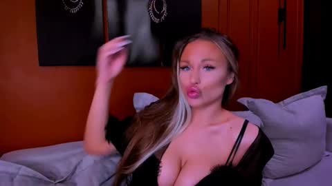 Snapshot of project_barbara chatting on 03-10-25, 12:26 Barbara online show from 03-10-25, 12:26