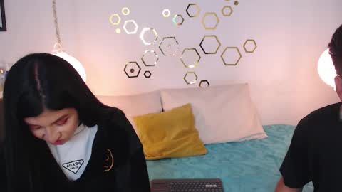 Adris  Juan online show from 11-21-25, 05:06