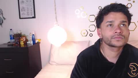 Adris  Juan online show from 11-24-25, 04:01