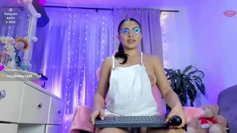    INDEPENDENT MODEL online show from 11-01-25, 05:20