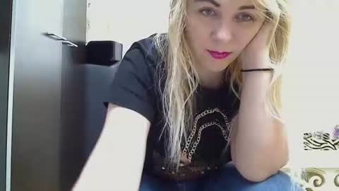 Snapshot of pryncess_sweety chatting on 01-23-25, 08:15 Pryncess sweety online show from 01-23-25, 08:15