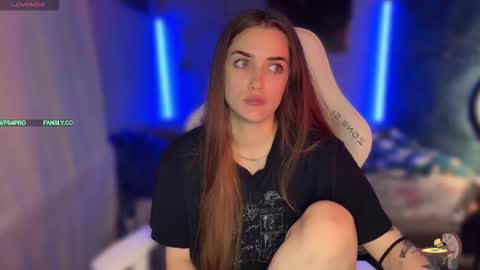 Queen of Pain online show from 11-30-25, 04:49